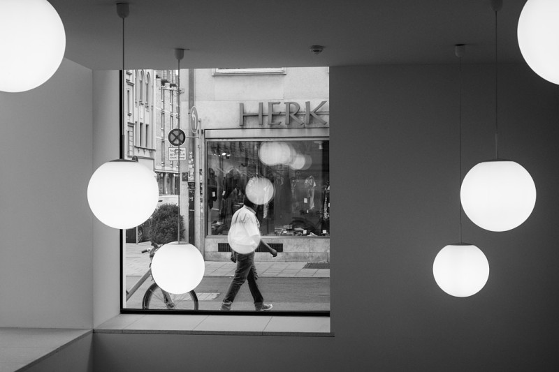 Straßenfotografie aus der Serie „Viertelstunden: Färbergraben, München, Juni 2016