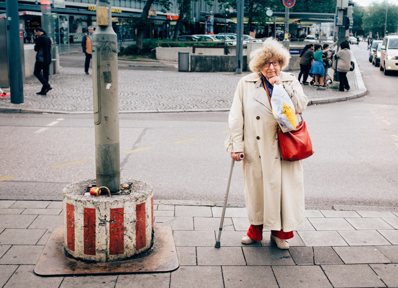 Straßenfotografie aus der Serie „Zwischenräume: München