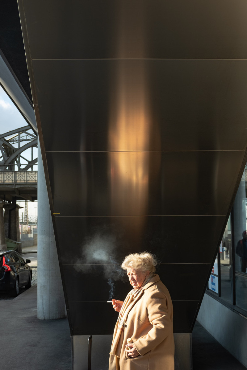 Straßenfotografie aus der Serie „Zwischenräume: München, Januar 2020